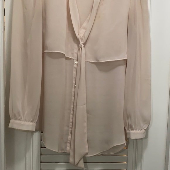 Top shop blush blouse with v neck tie (size 4) - Picture 3 of 5